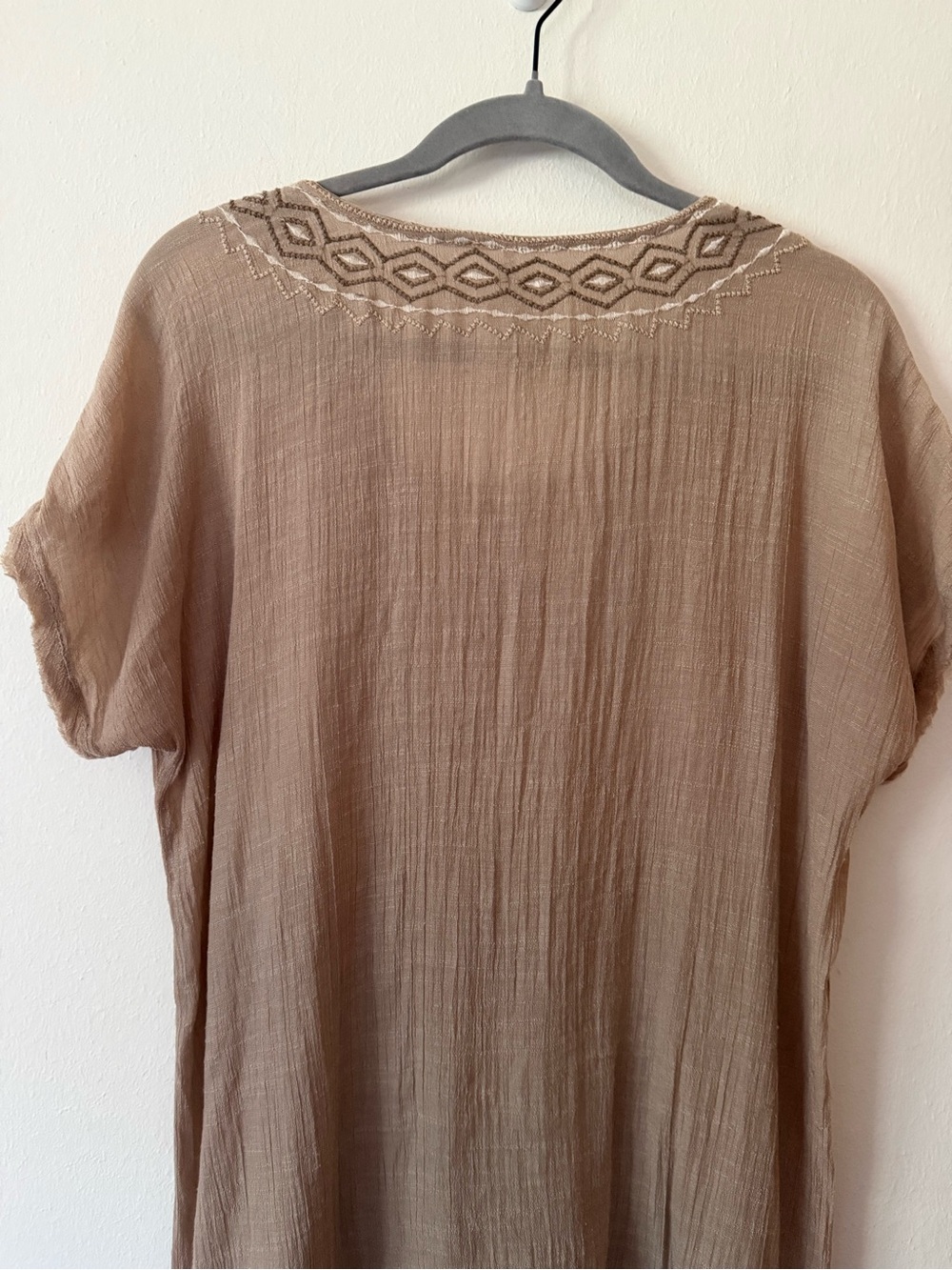 Monoreno Boho Embroidered Gauze Raw Hem Short Sleeve Scoop Neck Tee - Picture 6 of 10